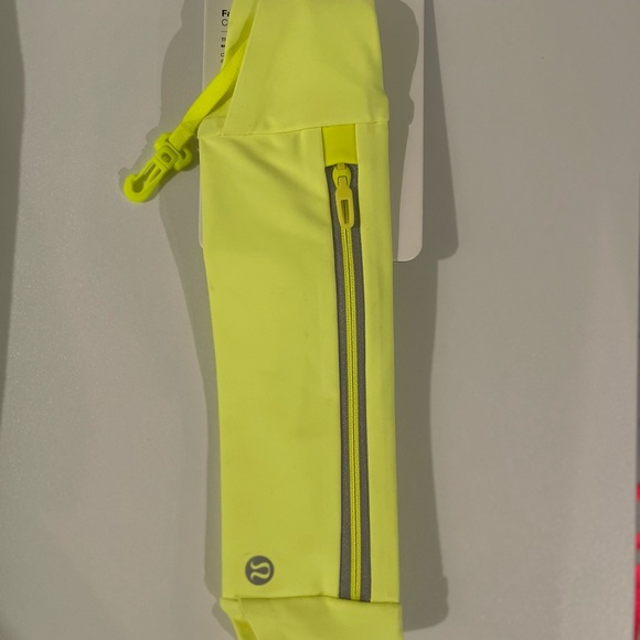 Lululemon fast and free running belt - Picture 3 of 4